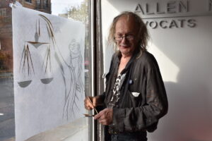 Read more about the article AN EXCEPTIONAL ARTIST PAINTS OUR WINDOW: Claude, a legend, an unprecedented talent with a punk rocker soul and a heart of gold.
