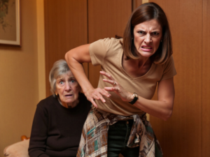 Ma sœur contrôle toutes les décisions de ma mère.